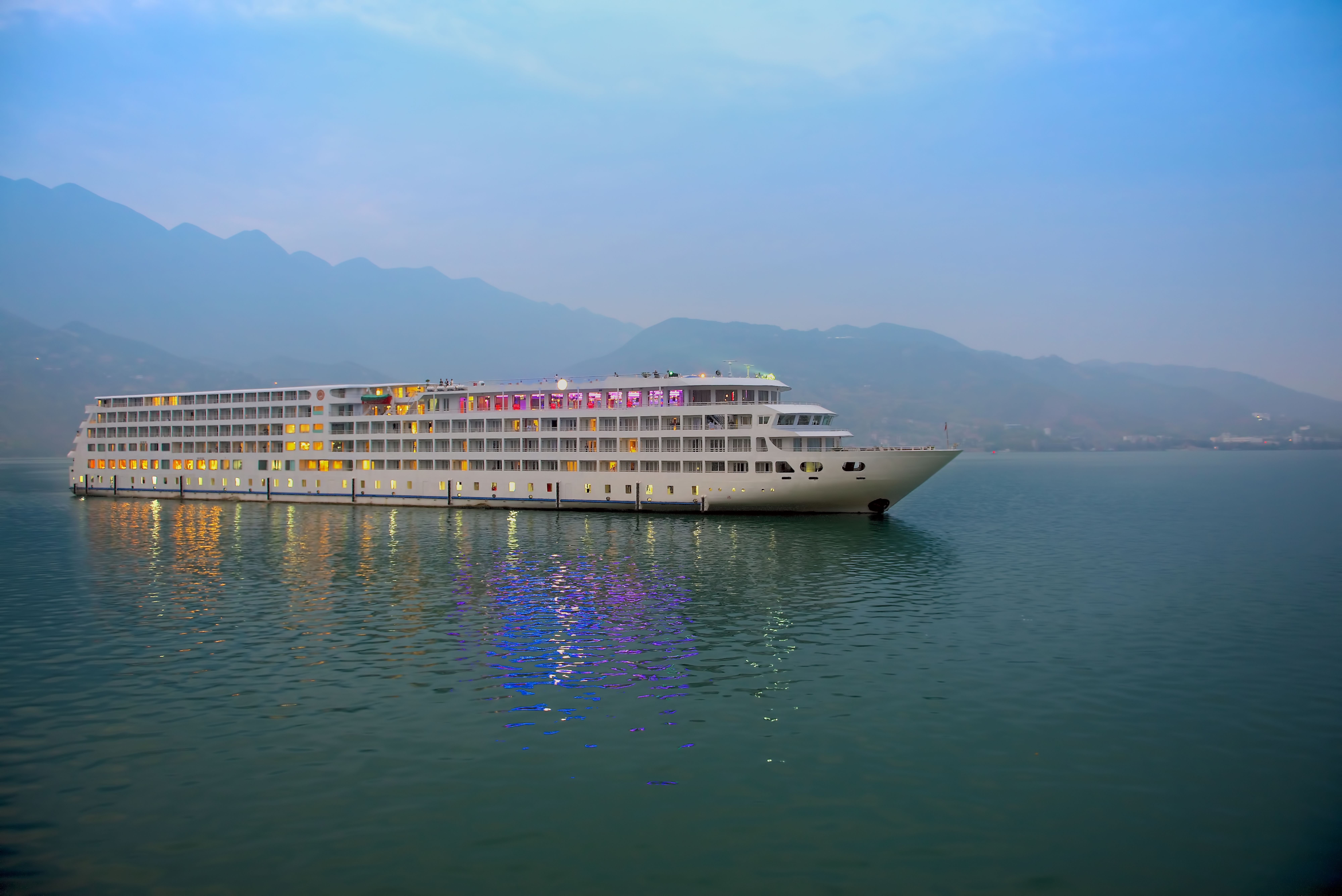 Favorite China Wuhan +Yangtze Cruise & Chongqing