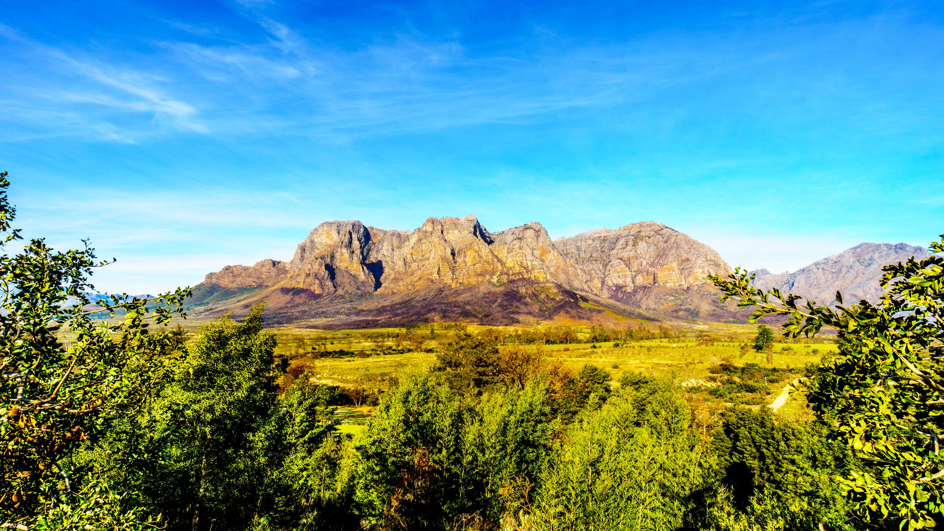 Amazing South Africa + Zimbabwe Victoria Falls & Botswana Chobe National Park