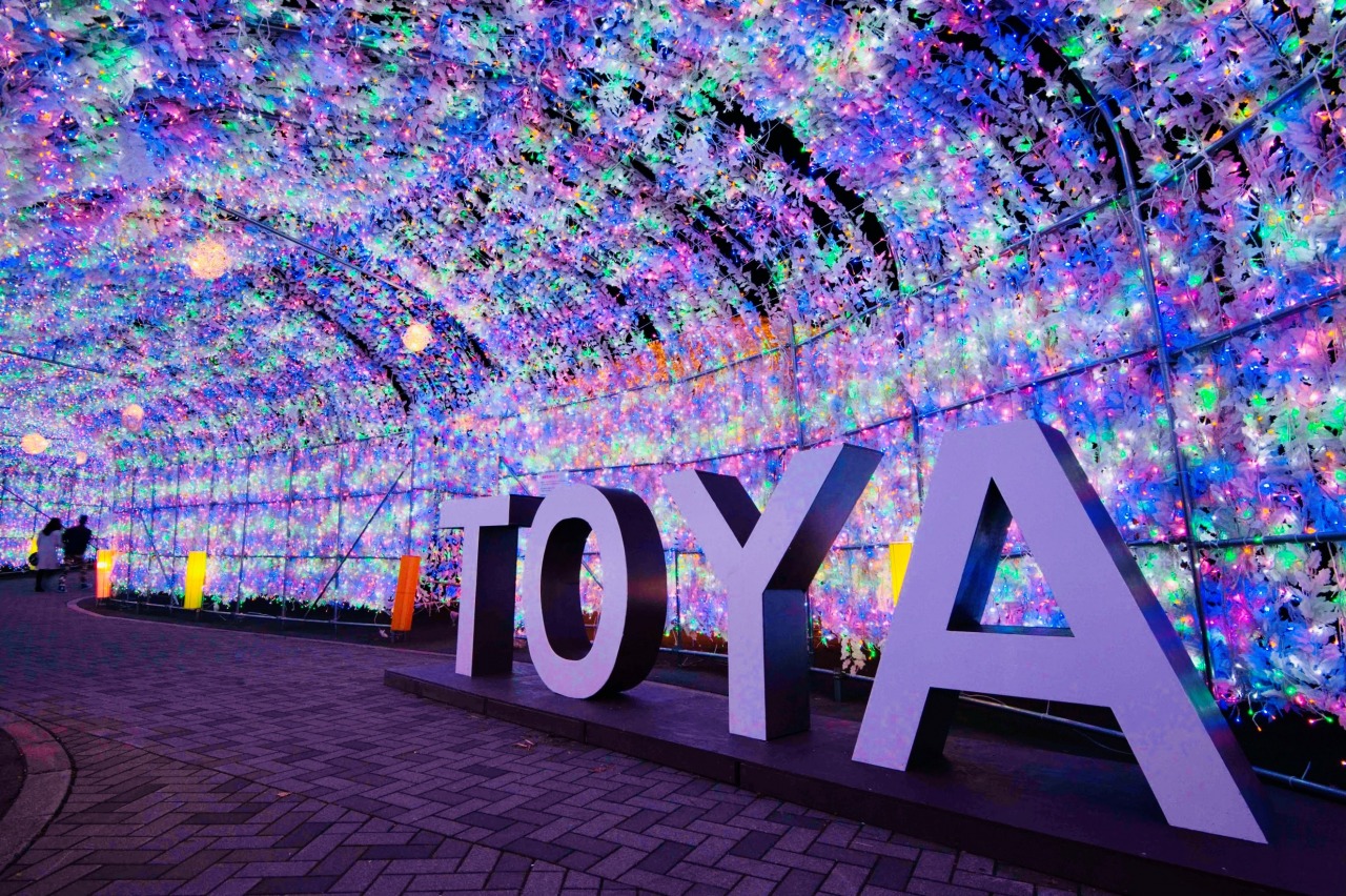Favorite Winter Japan Hokkaido + Toya Illumination Tunnel & Mitsui Outlet Park